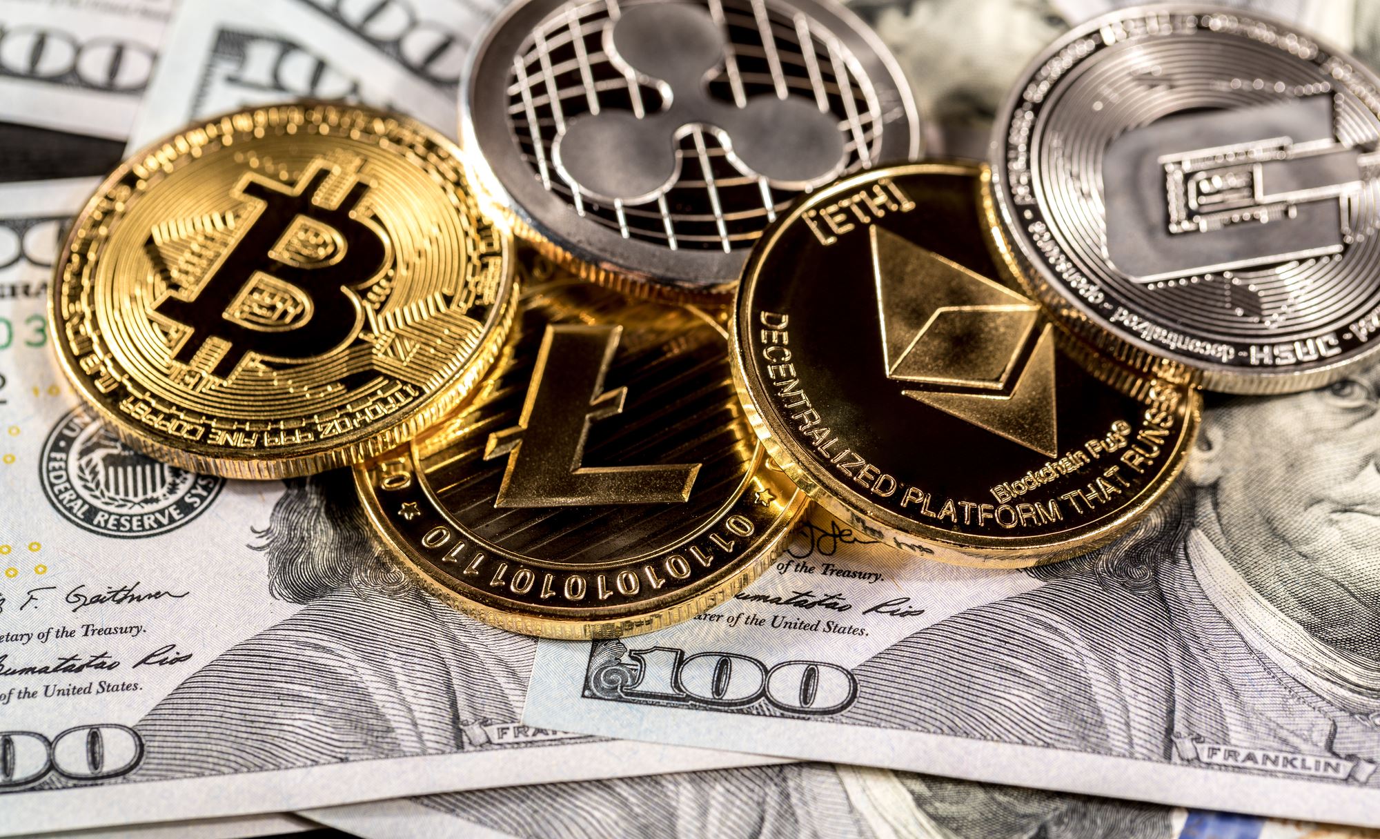 Tranzacționarea criptomonedelor - Cum să investești în Bitcoin și alte active digitale | XTB